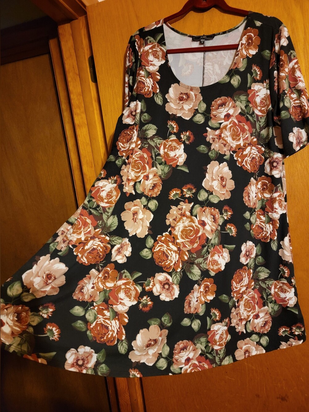 3/4 Sleeve Vibe Black Floral Scoop-neck Stretchy Dress
